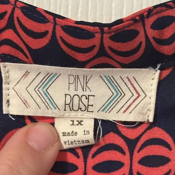 Beautiful Pink Rose 3/4 sleeve v-neck blouse. - Picture 4 of 6